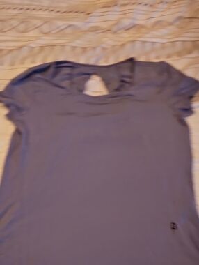 Run On Clouds Lavender Short Sleeve Keyhole Tee Small